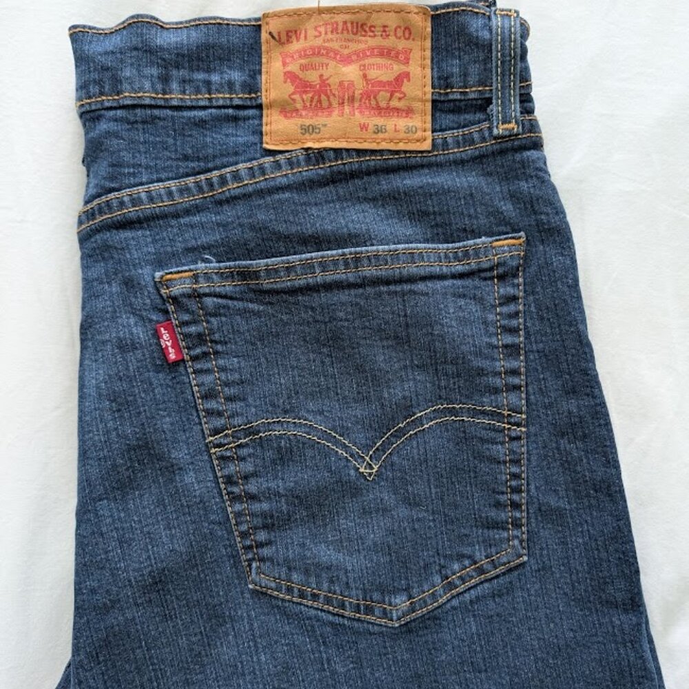 👖 Levi’s 505 Men’s Jeans – Size 36x30 – Dark Blue
